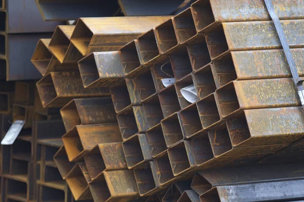 Metal ürünleri, Rusya depodaki paketlerine dikdörtgen kesit metal profil boru