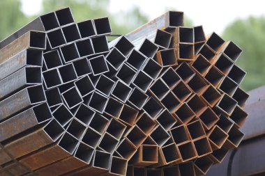 Metal ürünleri, Rusya depodaki paketlerine dikdörtgen kesit metal profil boru
