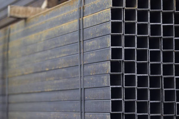 Metal ürünleri, Rusya depodaki paketlerine dikdörtgen kesit metal profil boru