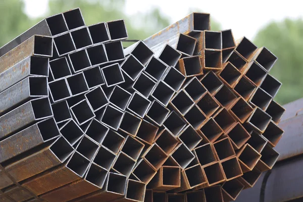 Metal ürünleri, Rusya depodaki paketlerine dikdörtgen kesit metal profil boru