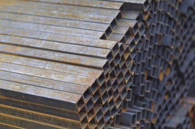 Metal ürünleri, Rusya depodaki paketlerine dikdörtgen kesit metal profil boru