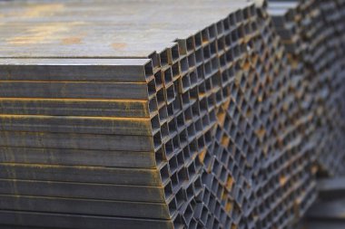 Metal ürünleri, Rusya depodaki paketlerine dikdörtgen kesit metal profil boru