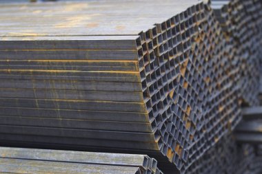 Metal ürünleri, Rusya depodaki paketlerine dikdörtgen kesit metal profil boru