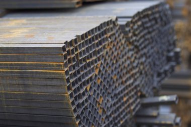 Metal ürünleri, Rusya depodaki paketlerine dikdörtgen kesit metal profil boru