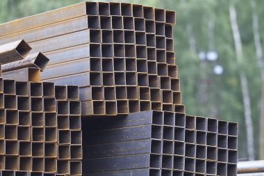 Metal ürünleri, Rusya depodaki paketlerine dikdörtgen kesit metal profil boru