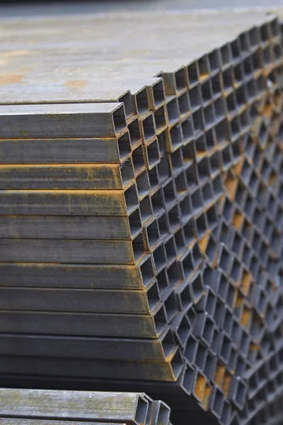 Metal ürünleri, Rusya depodaki paketlerine dikdörtgen kesit metal profil boru