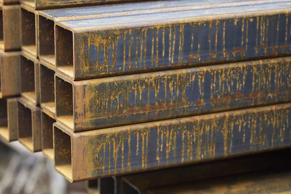 Metal ürünleri, Rusya depodaki paketlerine dikdörtgen kesit metal profil boru