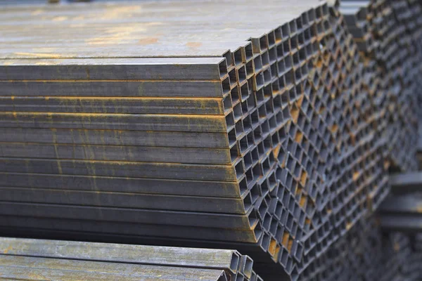 Metal ürünleri, Rusya depodaki paketlerine dikdörtgen kesit metal profil boru