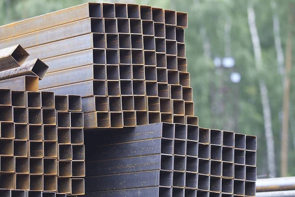 Metal ürünleri, Rusya depodaki paketlerine dikdörtgen kesit metal profil boru