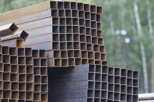 Metal ürünleri, Rusya depodaki paketlerine dikdörtgen kesit metal profil boru