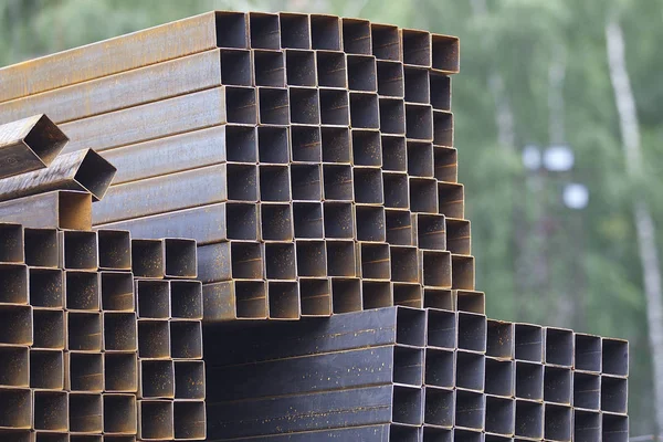 Metal ürünleri, Rusya depodaki paketlerine dikdörtgen kesit metal profil boru