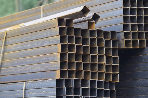 Metal ürünleri, Rusya depodaki paketlerine dikdörtgen kesit metal profil boru