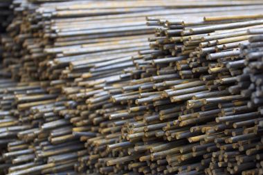 Belgili tanımlık bohça güçlendiren barlarda metal ürünler depoda, Rusya depolanır