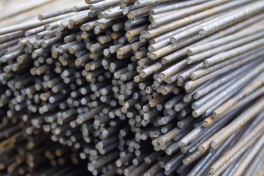 Belgili tanımlık bohça güçlendiren barlarda metal ürünler depoda, Rusya depolanır