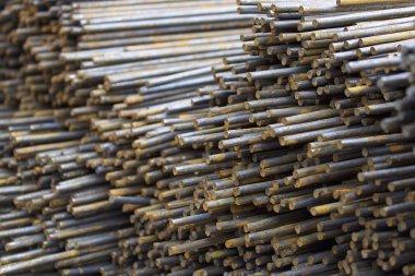 Belgili tanımlık bohça güçlendiren barlarda metal ürünler depoda, Rusya depolanır