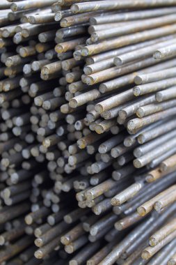 Belgili tanımlık bohça güçlendiren barlarda metal ürünler depoda, Rusya depolanır