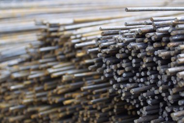 Belgili tanımlık bohça güçlendiren barlarda metal ürünler depoda, Rusya depolanır