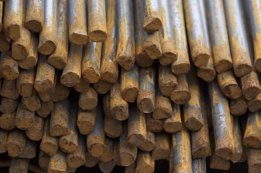 Belgili tanımlık bohça güçlendiren barlarda metal ürünler depoda, Rusya depolanır