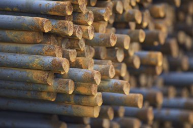 Belgili tanımlık bohça güçlendiren barlarda metal ürünler depoda, Rusya depolanır