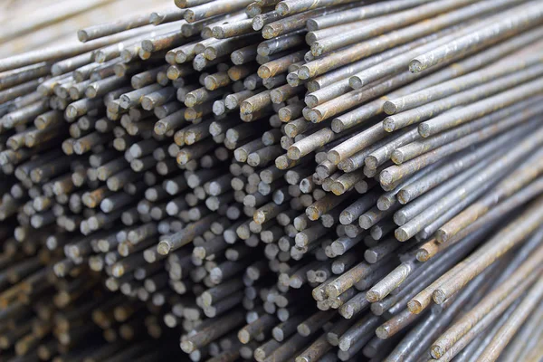 Belgili tanımlık bohça güçlendiren barlarda metal ürünler depoda, Rusya depolanır