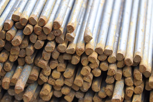 Belgili tanımlık bohça güçlendiren barlarda metal ürünler depoda, Rusya depolanır