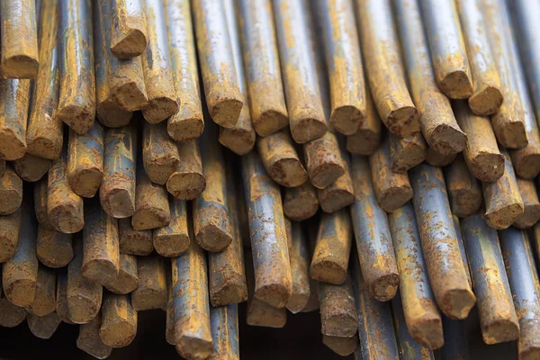 Belgili tanımlık bohça güçlendiren barlarda metal ürünler depoda, Rusya depolanır