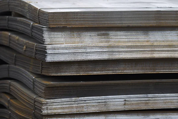 Sheet metal is in bundles in the warehouse — Stock Photo, Image