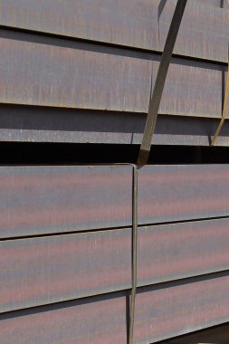 Metal profiller farklı türde metal ürünler depoda, Rusya bulunur