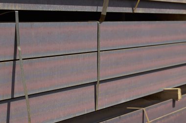 Metal profiller farklı türde metal ürünler depoda, Rusya bulunur