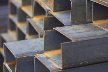 Metal profil kanal depodaki paketlerine metal ürünleri, Rusya Federasyonu