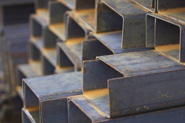 Metal profil kanal depodaki paketlerine metal ürünleri, Rusya Federasyonu