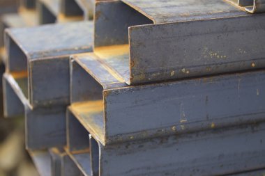 Metal profil kanal depodaki paketlerine metal ürünleri, Rusya Federasyonu