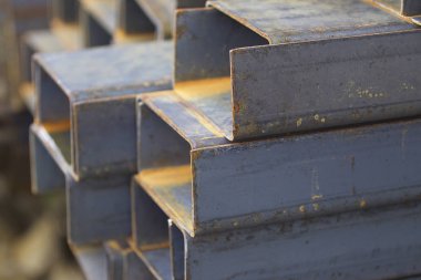 Metal profil kanal depodaki paketlerine metal ürünleri, Rusya Federasyonu