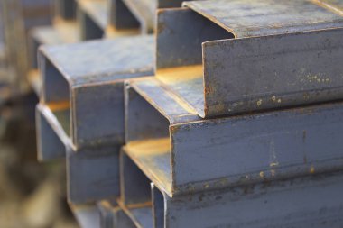 Metal profil kanal depodaki paketlerine metal ürünleri, Rusya Federasyonu