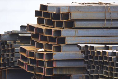 Metal profil kanal depodaki paketlerine metal ürünleri, Rusya Federasyonu