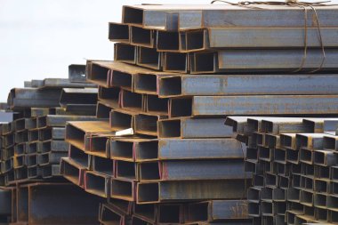 Metal profil kanal depodaki paketlerine metal ürünleri, Rusya Federasyonu