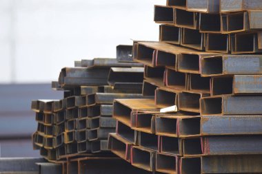 Metal profil kanal depodaki paketlerine metal ürünleri, Rusya Federasyonu