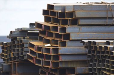 Metal profil kanal depodaki paketlerine metal ürünleri, Rusya Federasyonu