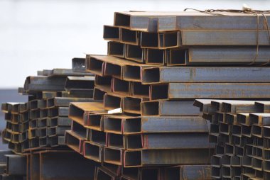 Metal profil kanal depodaki paketlerine metal ürünleri, Rusya Federasyonu