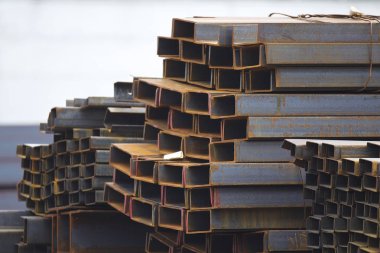 Metal profil kanal depodaki paketlerine metal ürünleri, Rusya Federasyonu