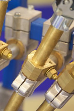 Çeşitli endüstriyel bağlantı elemanları unsurları