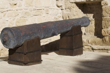 Eski top silah Savunma eski bir kale içinde