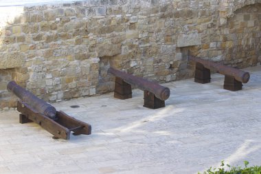 Savunma silah eski kale, Kıbrıs adasında antik toplar