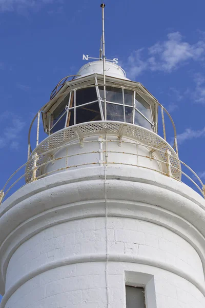 Leuchtturm im Hintergrund des Himmels in der Stadt Paphos — Stockfoto