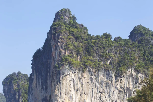 Festői sziklák a Railay félsziget, Thaiföld — Stock Fotó