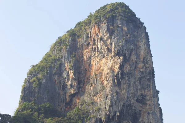 泰国甲米莱利半岛风景如画的岩石 — 图库照片
