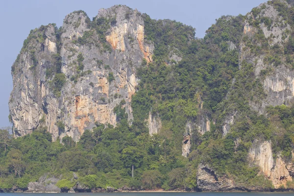 Живописные скалы полуострова Рэйлай, Таиланд — стоковое фото