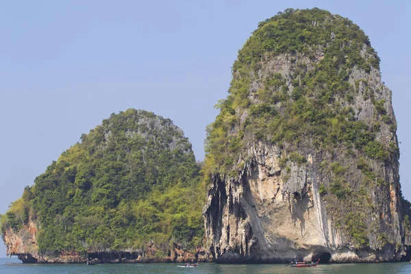 Pittoreske rotsen van de Railay schiereiland, Thailand — Stockfoto