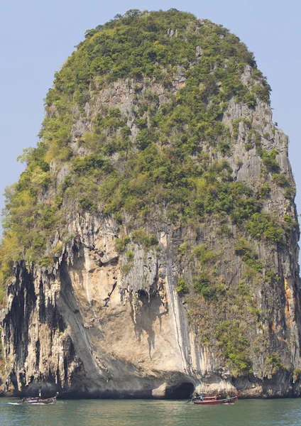 泰国莱利半岛风景如画的岩石 — 图库照片