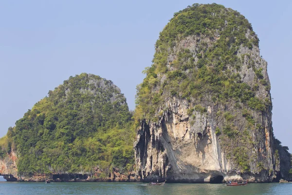 Festői sziklák a Railay félsziget, Thaiföld — Stock Fotó